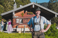 Anton Maier Deusch, Hauptalmbegehung des AVO in Rottach Egern , hier an der ersten Station Sieblalm der Auftakt, Foto tp, Jubiläumshauptalmbegehung, zur einmalligen Nutzung Almbauern im Rahmen der Hauptalmbegehung