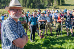 Hans Stöckl Geschäftsführer AVO, Hauptalmbegehung des AVO in Rottach Egern , hier an der ersten Station Sieblalm der Auftakt, Foto tp, Jubiläumshauptalmbegehung, zur einmalligen Nutzung Almbauern im Rahmen der Hauptalmbegehung