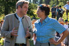 markus Söder und JIlse Aigner, Hauptalmbegehung des AVO in Rottach Egern , hier an der ersten Station Sieblalm der Auftakt, Foto tp, Jubiläumshauptalmbegehung, zur einmalligen Nutzung Almbauern im Rahmen der Hauptalmbegehung