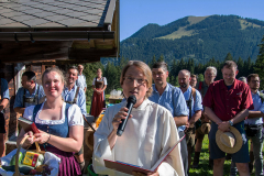 mehringer Diakonin Andacht, Hauptalmbegehung des AVO in Rottach Egern , hier an der ersten Station Sieblalm der Auftakt, Foto tp, Jubiläumshauptalmbegehung, zur einmalligen Nutzung Almbauern im Rahmen der Hauptalmbegehung