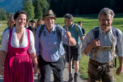 Michaela Kaniber und Josef Glatz Vorsitzender  AVO, Hauptalmbegehung des AVO in Rottach Egern , hier an der ersten Station Sieblalm der Auftakt, Foto tp, Jubiläumshauptalmbegehung, zur einmalligen Nutzung Almbauern im Rahmen der Hauptalmbegehung