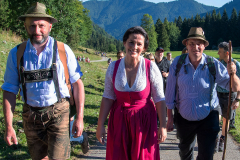 Michaela Kaniber und Josef Glatz Vorsitzender  AVO rechts, Hauptalmbegehung des AVO in Rottach Egern , hier an der ersten Station Sieblalm der Auftakt, Foto tp, Jubiläumshauptalmbegehung, zur einmalligen Nutzung Almbauern im Rahmen der Hauptalmbegehung